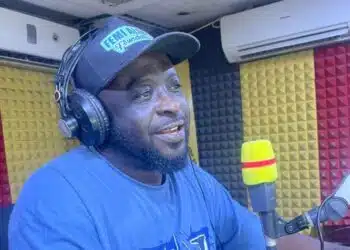 Popular radio presenter for Dele Ijinle anouncra Silver Jubilee featuring Abbas Akande Obesere and Yinka James.