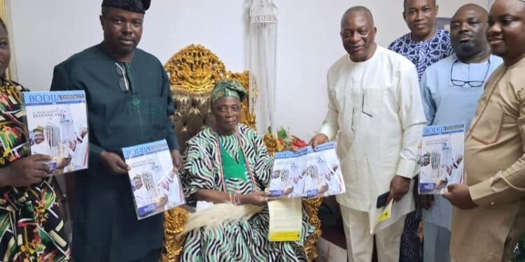 Dr Muyiwa Bamgbose presenting the Bodija Connect magazine to Olubadan Oba Rashidi Ladoja in Ibadan.