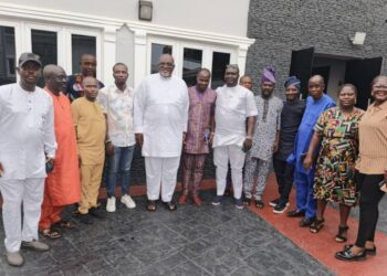 Hon Adedeji Olajide with Oyo NUJ members