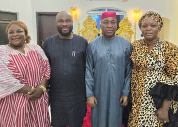 Senator Joel-Onowakpo Thomas visiting the Ovie of Ozoro Kingdom palace.