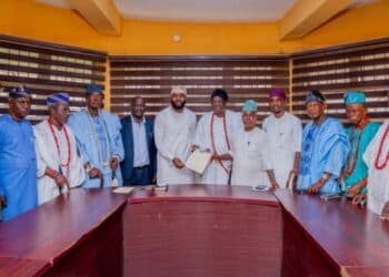 Speaker Adebo Ogundoyin meeting with Olu of Igboora and OYSCATECH delegation in Ibadan.