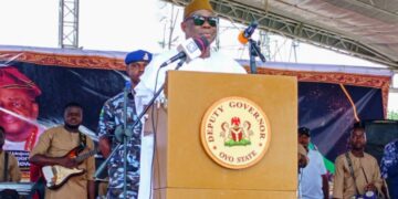 Governor Seyi Makinde represented by Bayo Lawal presenting staff of office to new Ibadan Obas at Mapo Hall.