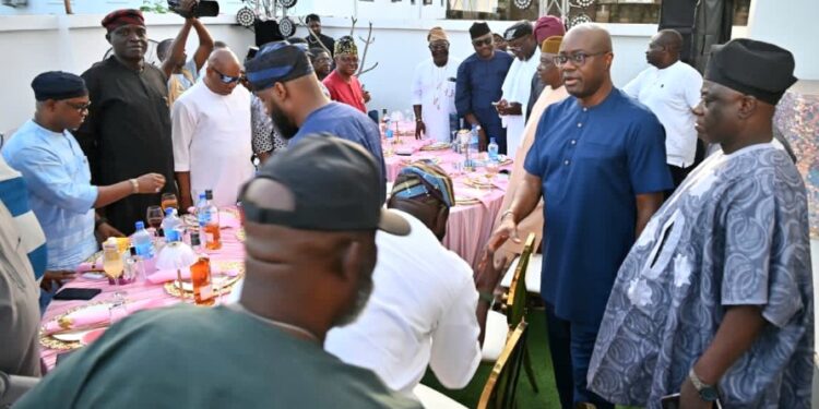 Governor Seyi Makinde speaking at a stakeholder meeting about Oyo State development.