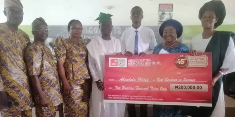 Babatunde Tijani Donates to Abiodun Atiba Memorial Institute Oyo
