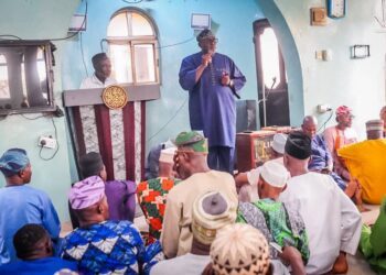 Hon. Adedeji Olajide addressing constituents in the Oyo South senatorial district about Permanent Voter Card