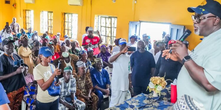 Oyo South 2027 senatorial candidate Hon. Adedeji Dhikrullahi Olajide Odidiomo addressing community development leaders.