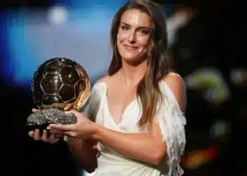 Alexia Putellas celebrates winning the 2026 Ballon d’Or Féminin at the awards ceremony in London.