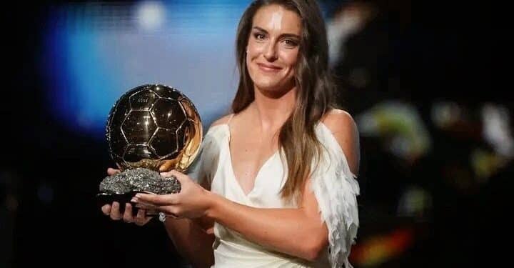 Alexia Putellas celebrates winning the 2026 Ballon d’Or Féminin at the awards ceremony in London.