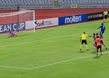 World’s Slowest Penalty Run-Up: Trayvone Reid Takes Stutter-Step Penalty for Mount Pleasant Against Club Sando