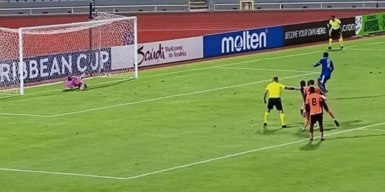 World’s Slowest Penalty Run-Up: Trayvone Reid Takes Stutter-Step Penalty for Mount Pleasant Against Club Sando