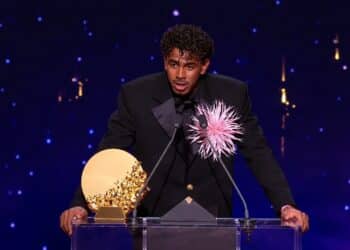 Lamine Yamal celebrates winning the 2026 Kopa Trophy at the Ballon d’Or ceremony in London.